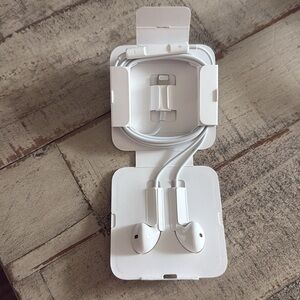 Genuine Apple Earbuds and Adapter